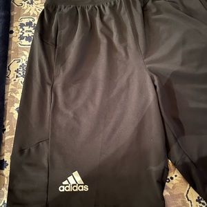 New Men’s Climate Cool Adidas Shorts Size M black. Great shorts for any event.